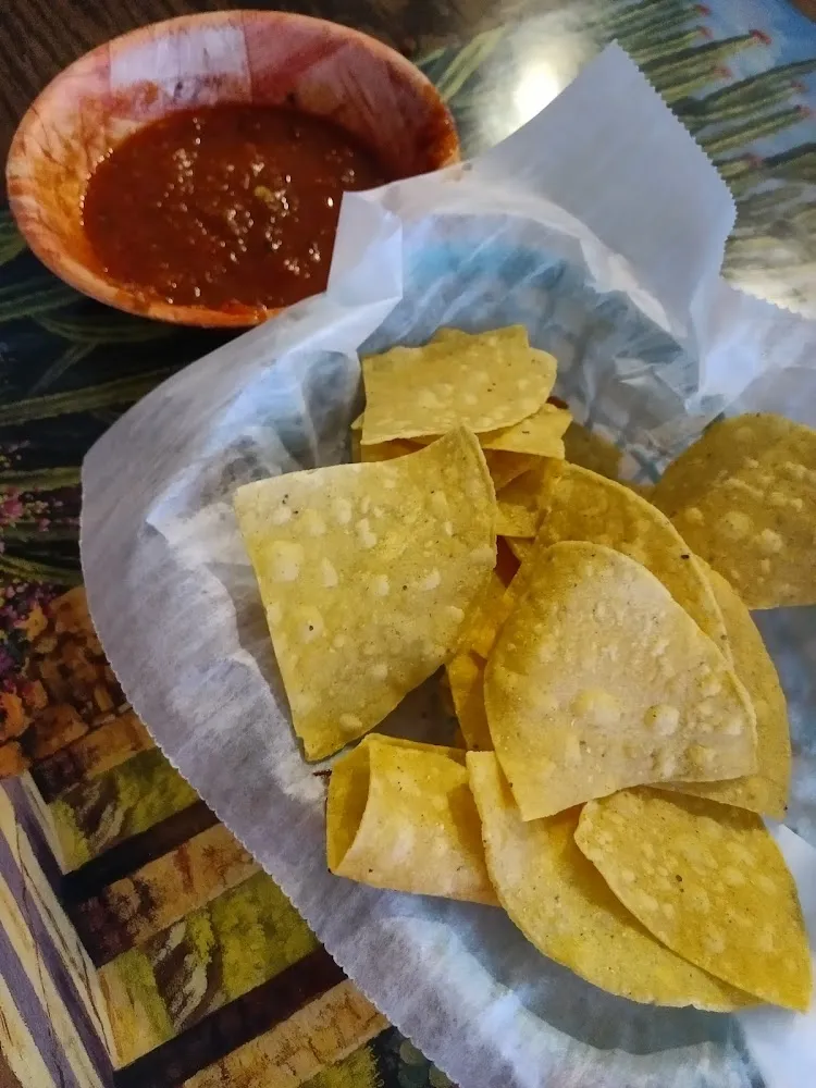 Chips & Salsa Roja